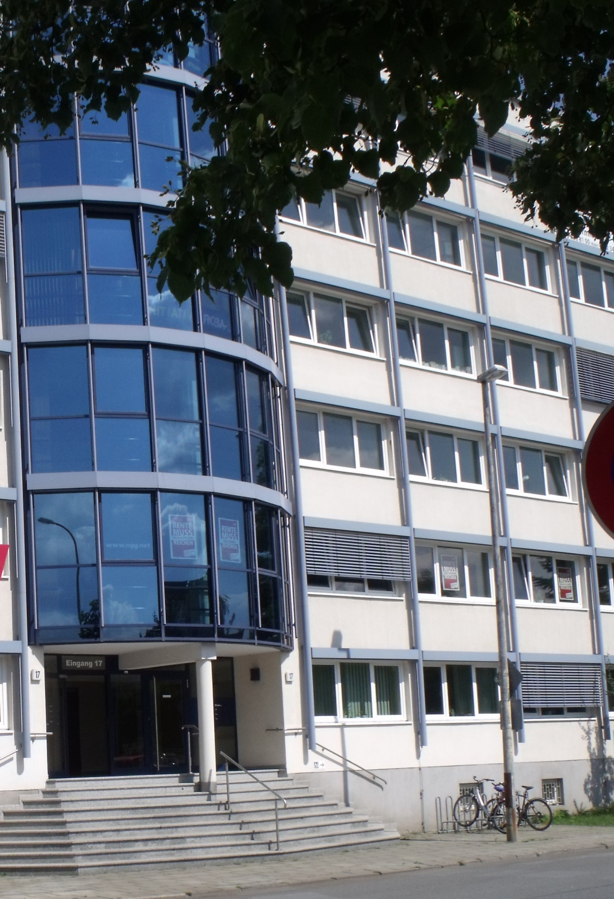 Bürogebäude vom Sitz rosalila