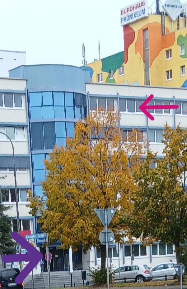 Bürogebäude vom Sitz rosalila